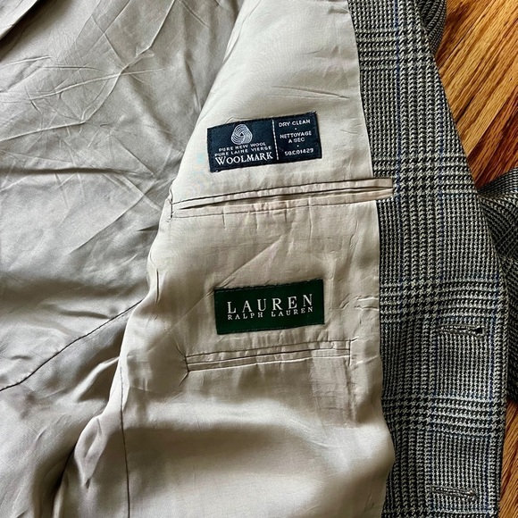 Lauren by Ralph Lauren Men's Plaid Blazer, 100
Percent Wool 39 R - Picture 11 of 15